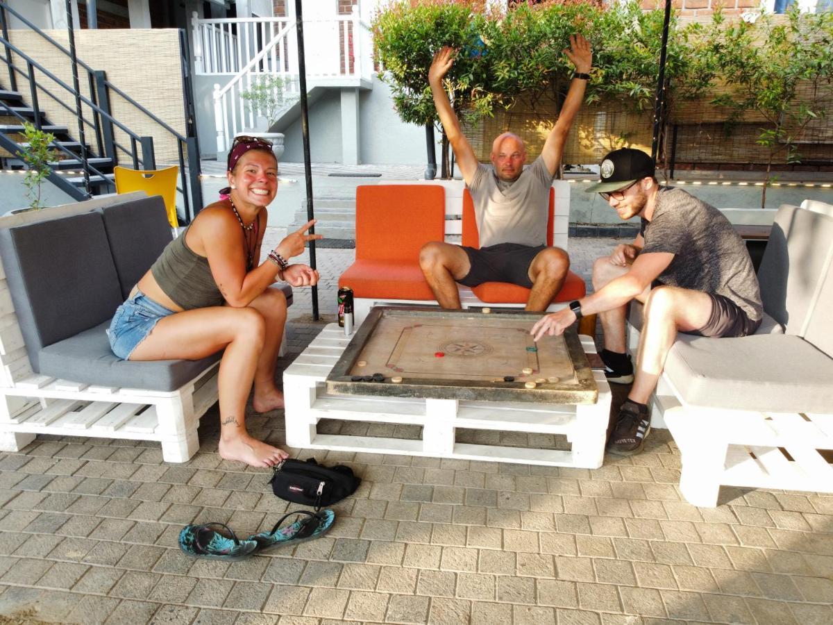 Hangover Hostels Mirissa Bagian luar foto