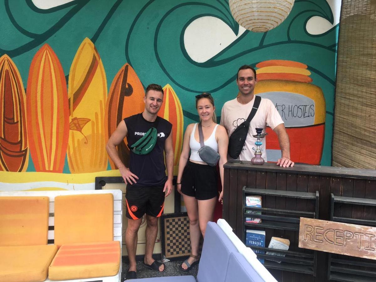 Hangover Hostels Mirissa Bagian luar foto