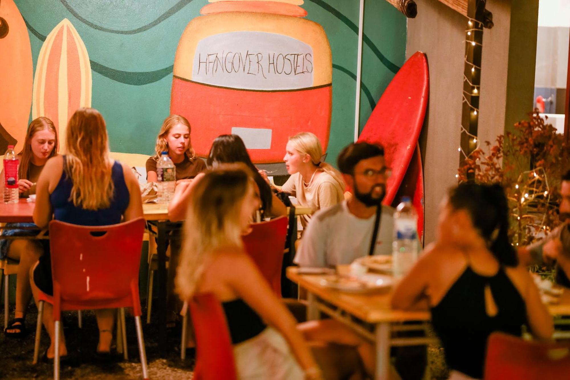Hangover Hostels Mirissa Bagian luar foto