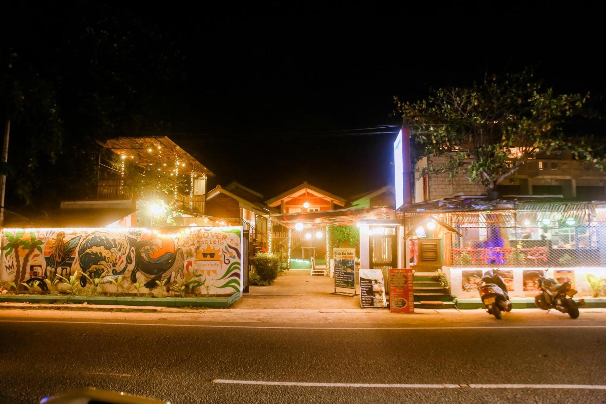 Hangover Hostels Mirissa Bagian luar foto