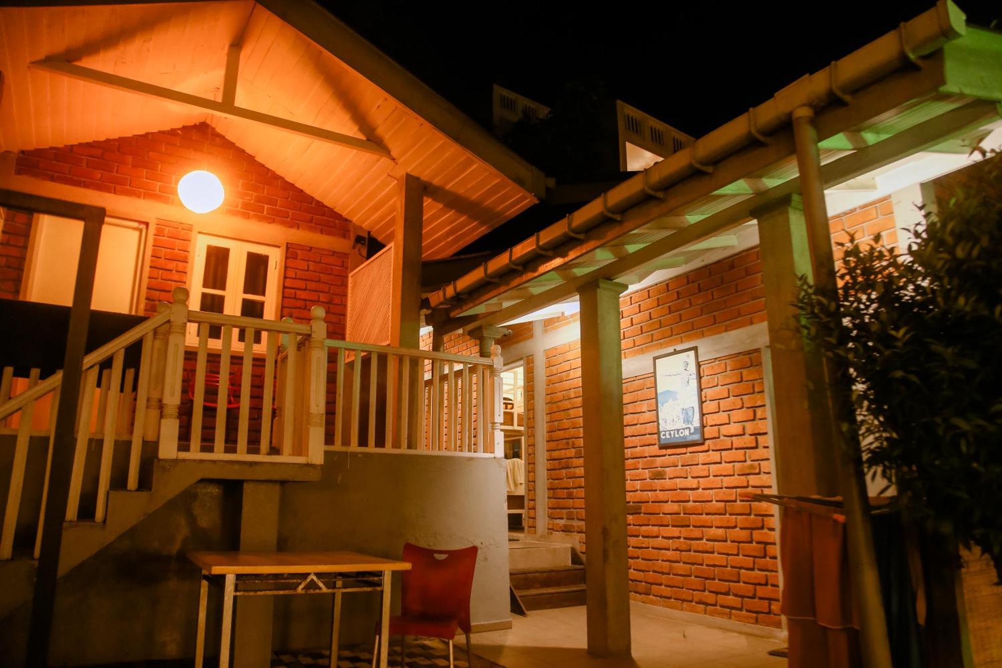 Hangover Hostels Mirissa Bagian luar foto