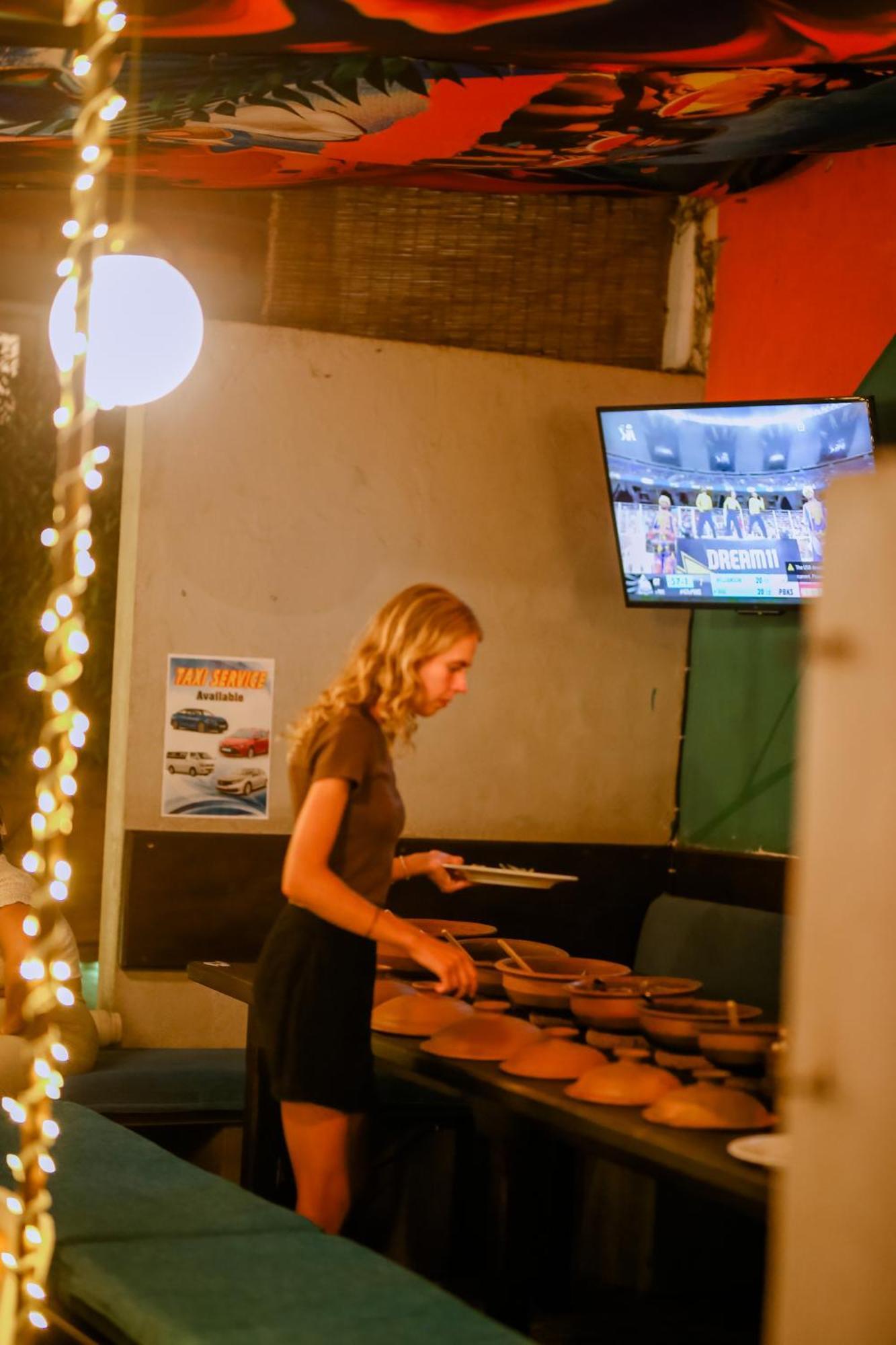 Hangover Hostels Mirissa Bagian luar foto