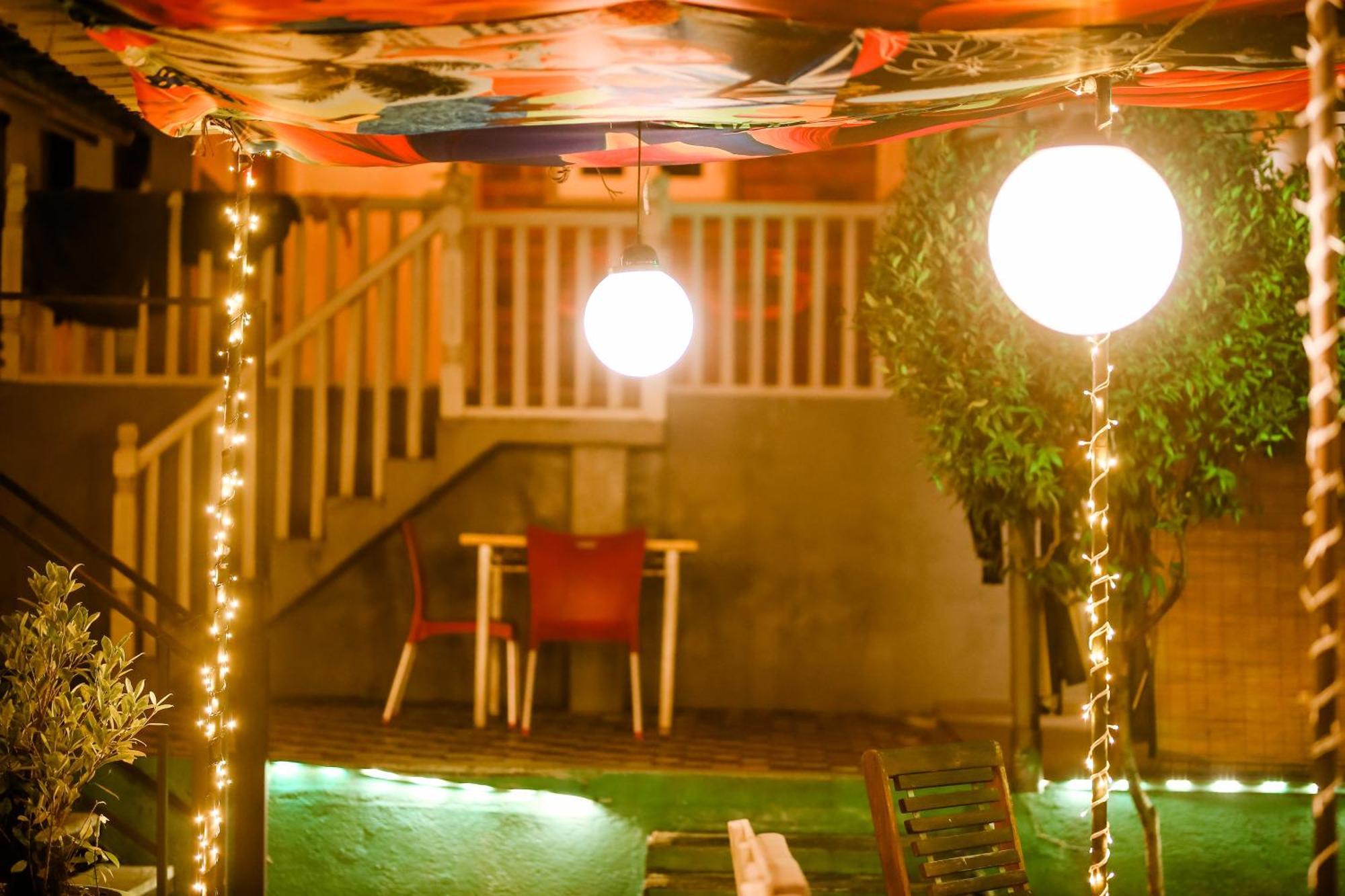Hangover Hostels Mirissa Bagian luar foto
