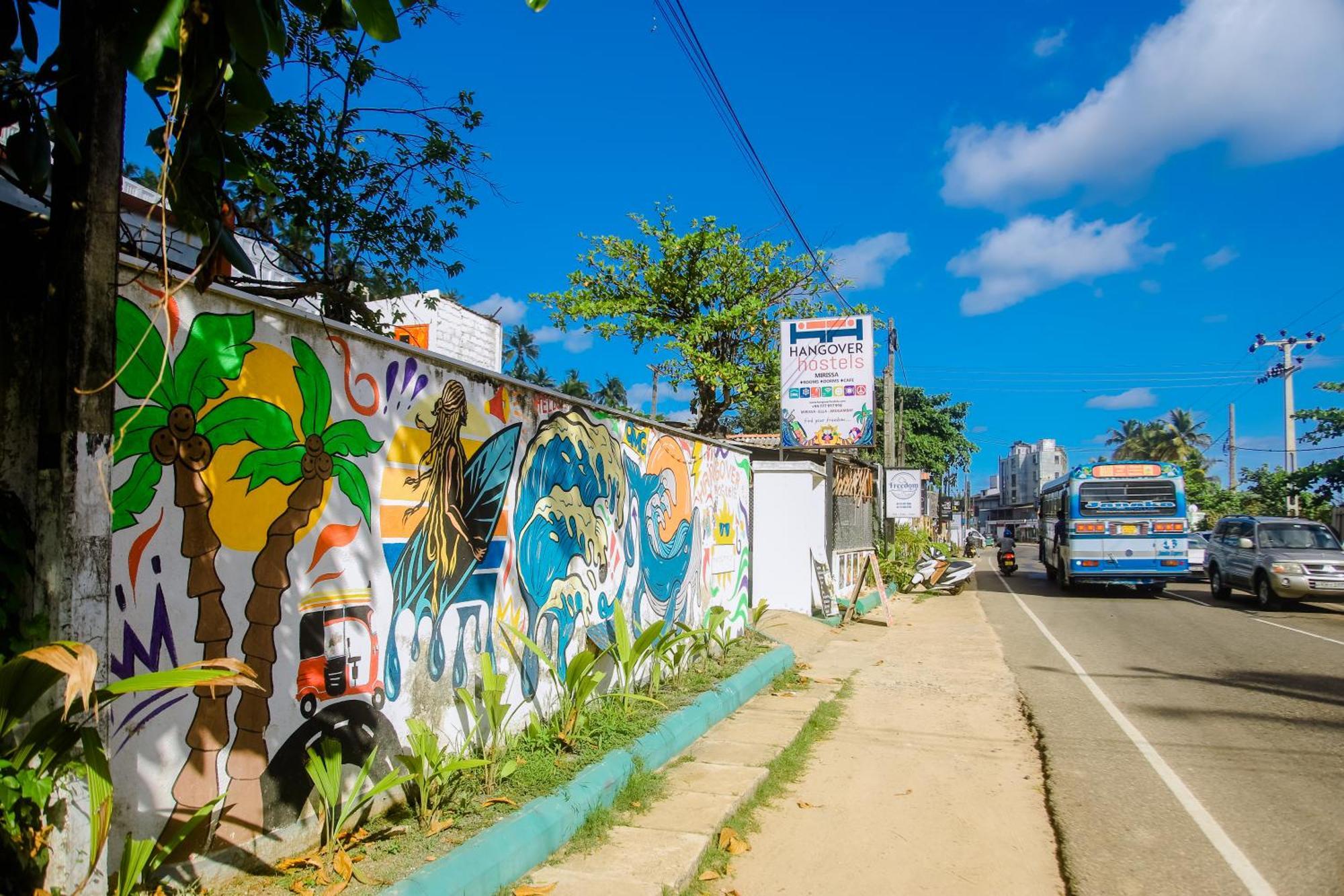 Hangover Hostels Mirissa Bagian luar foto
