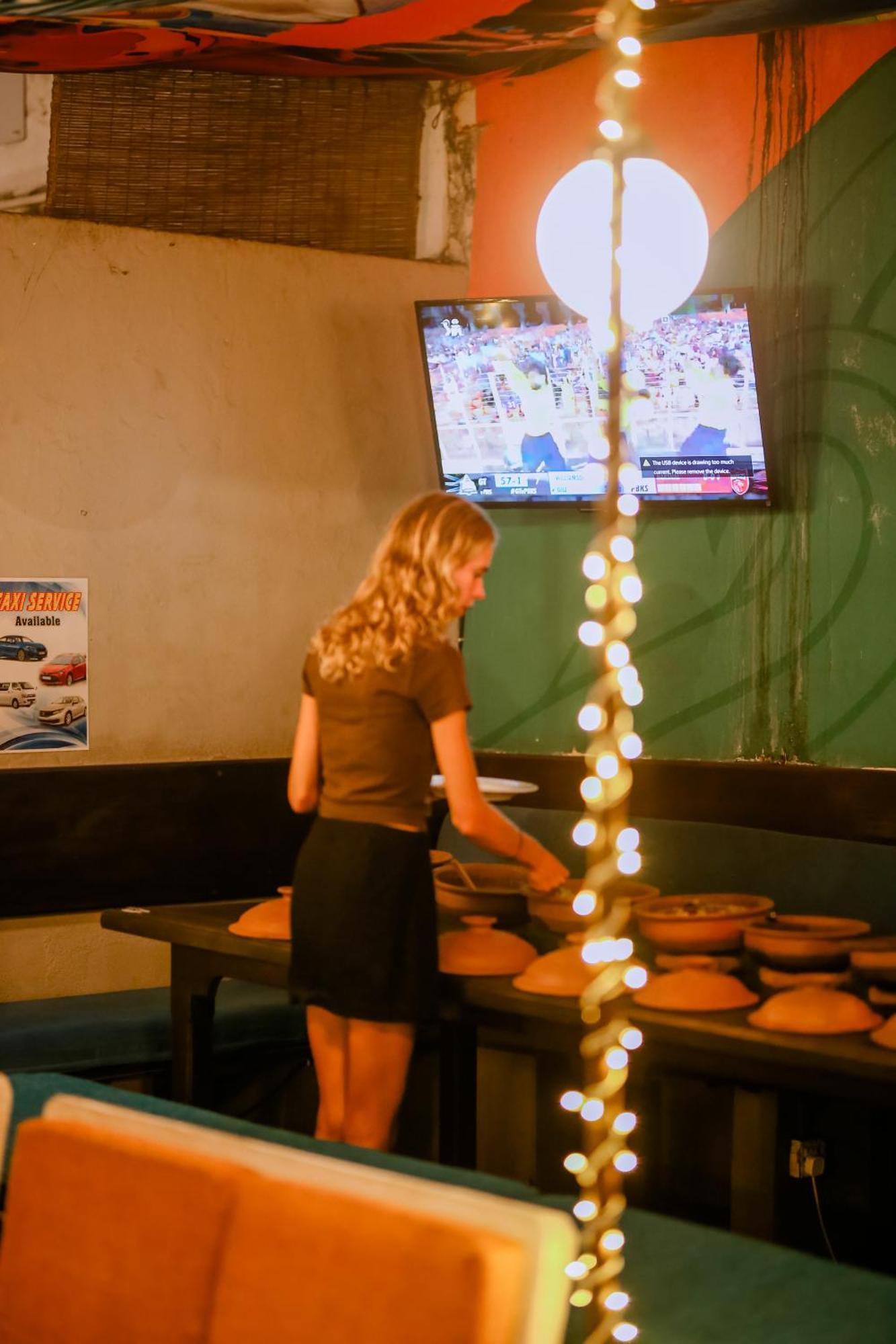 Hangover Hostels Mirissa Bagian luar foto