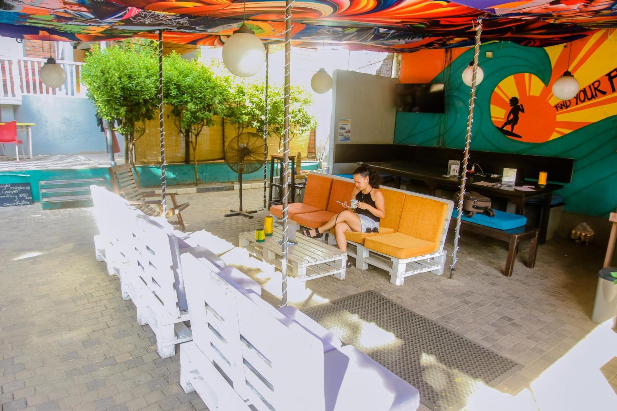 Hangover Hostels Mirissa Bagian luar foto