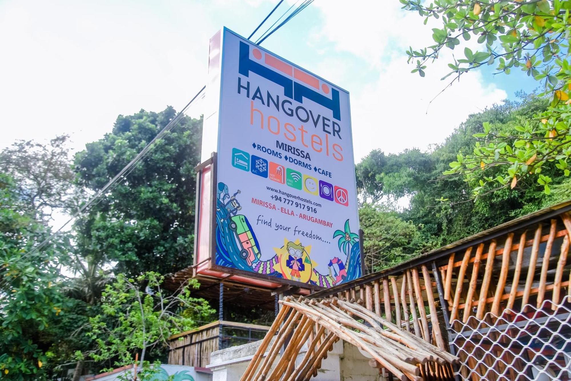 Hangover Hostels Mirissa Bagian luar foto