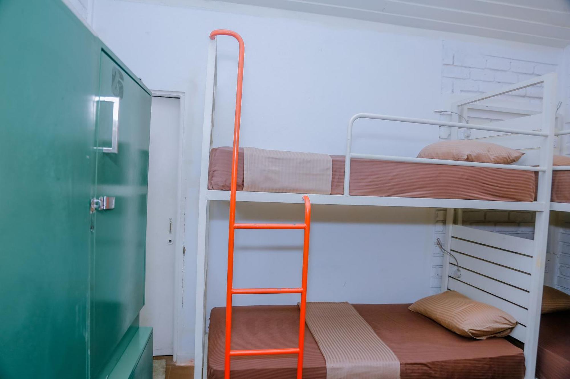 Hangover Hostels Mirissa Bagian luar foto