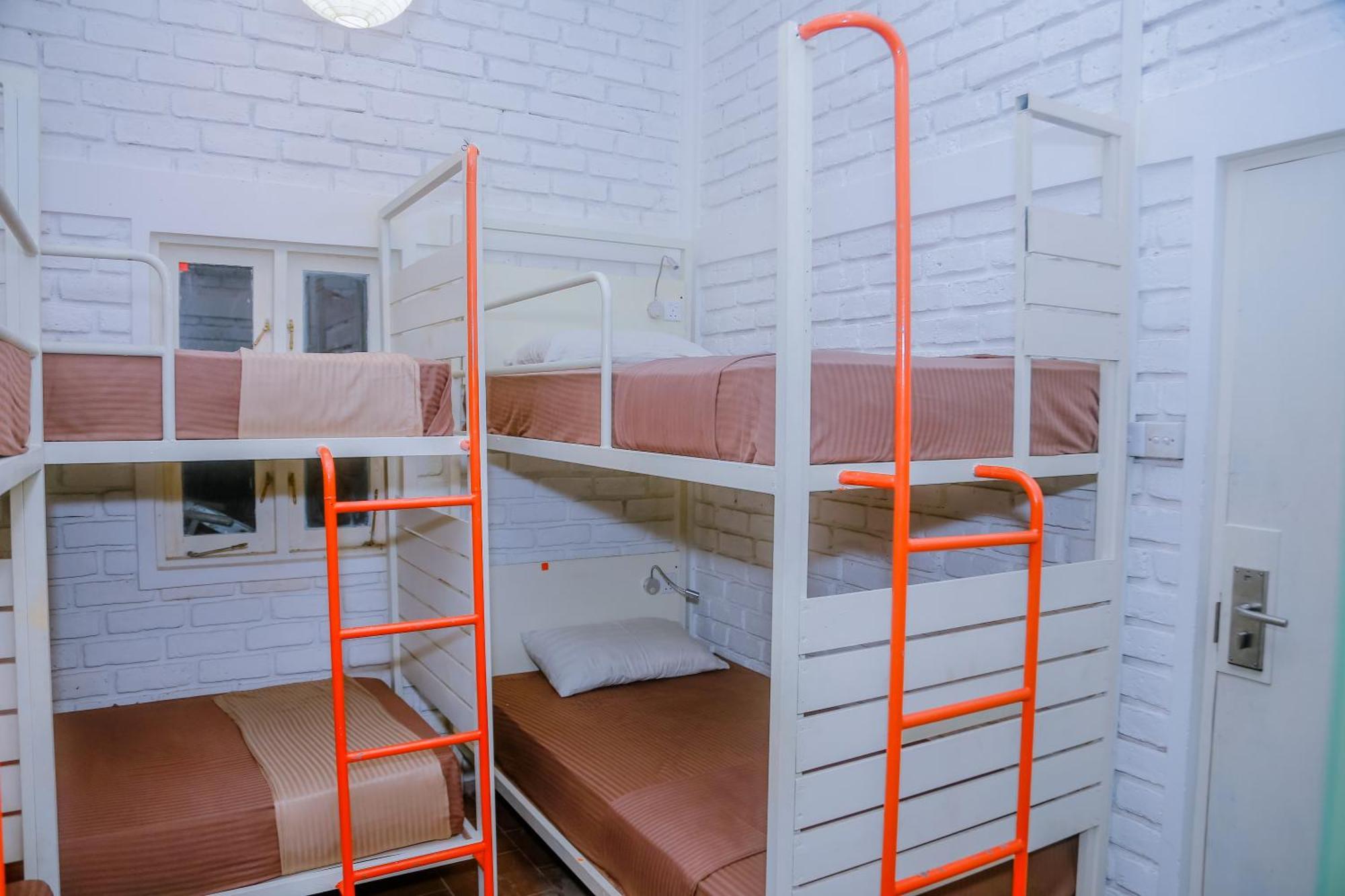 Hangover Hostels Mirissa Bagian luar foto