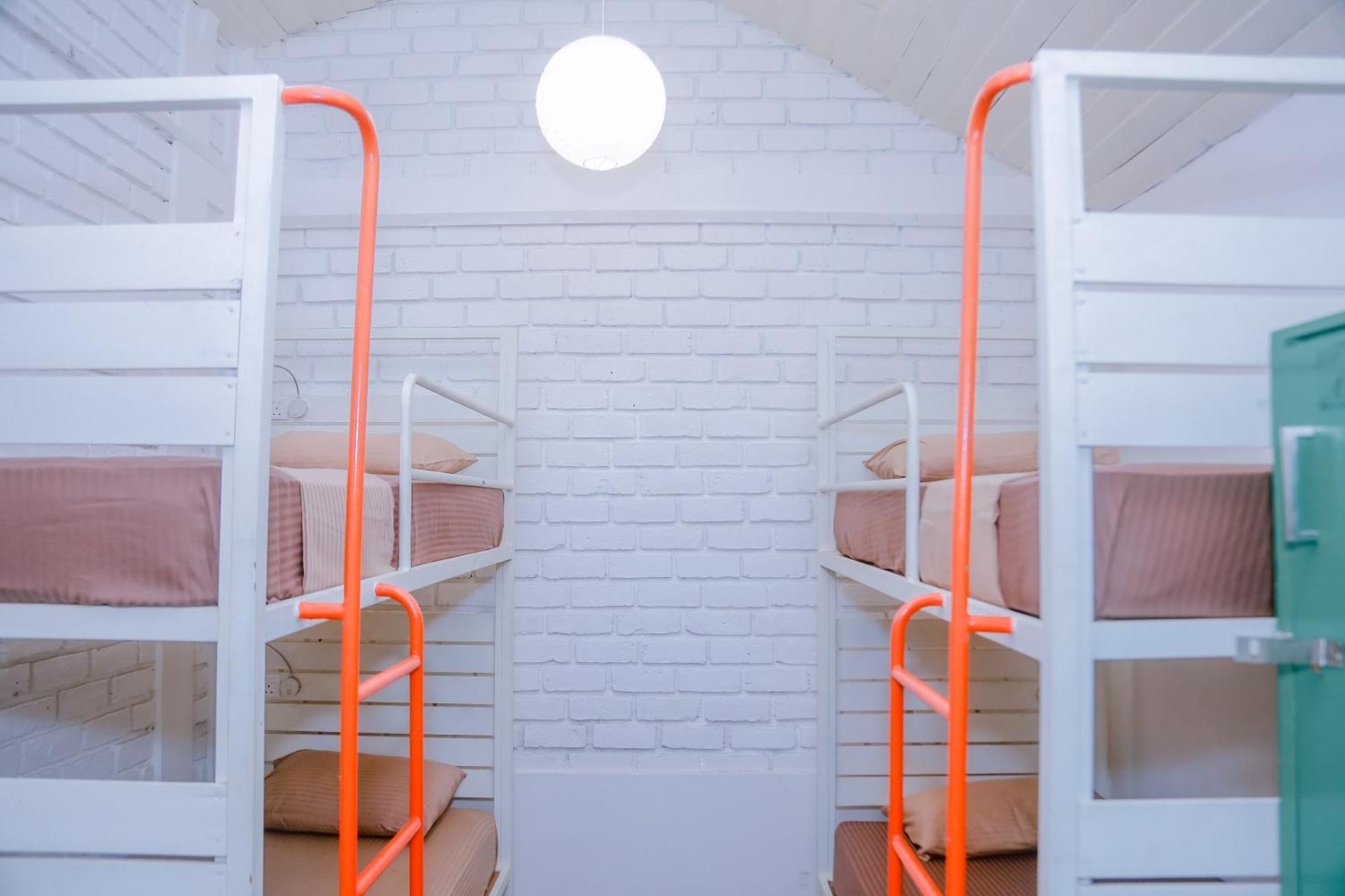 Hangover Hostels Mirissa Bagian luar foto