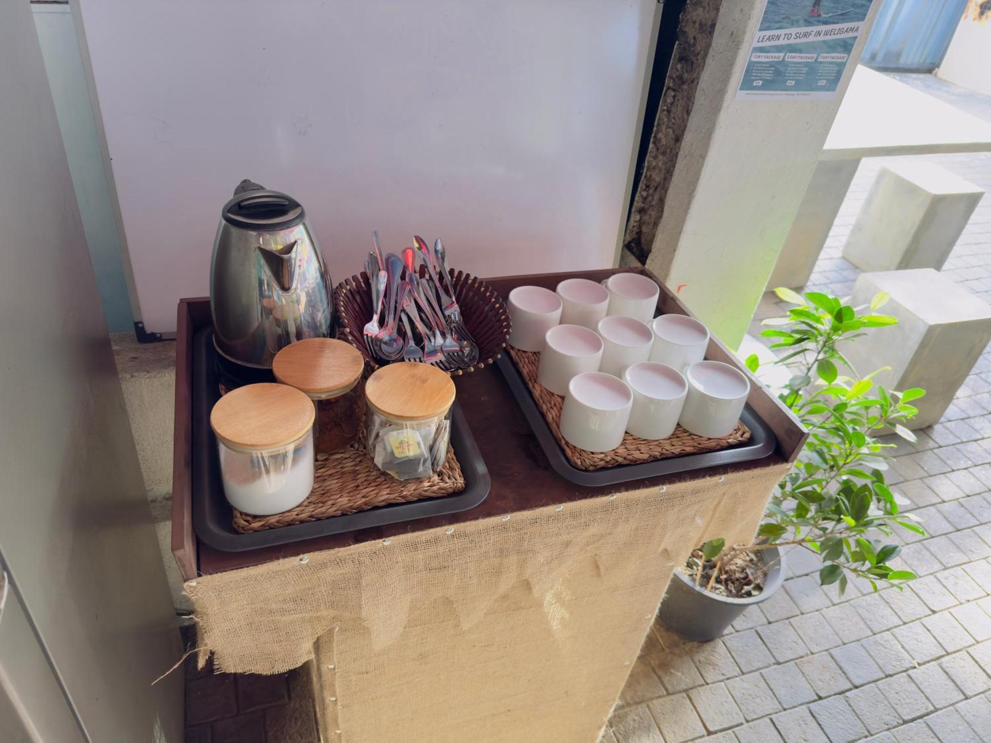 Hangover Hostels Mirissa Bagian luar foto